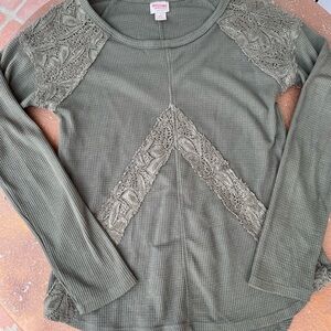 Camo green lace thermal top